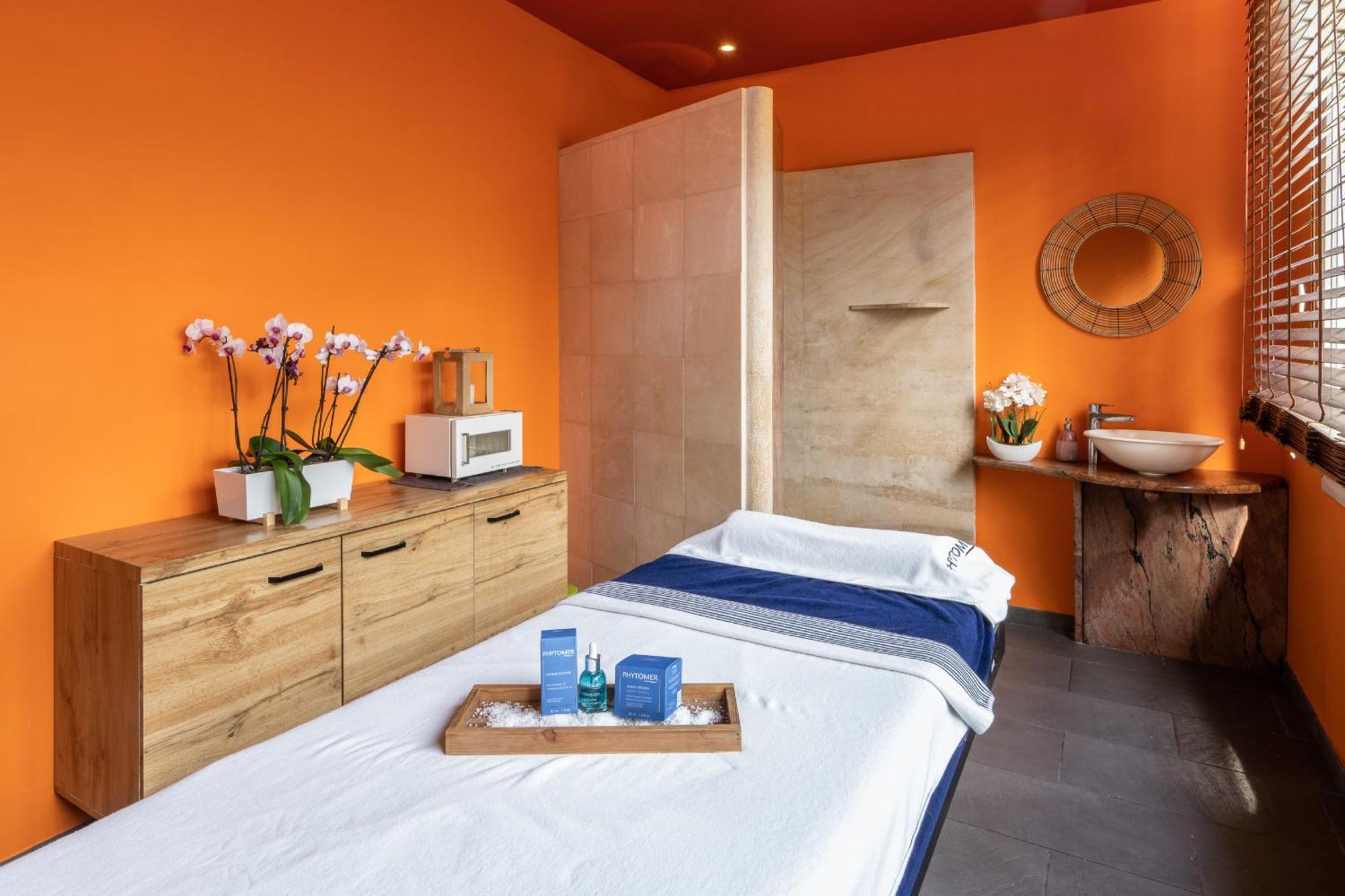 Le Manoir De La Poterie & Spa Cricquebœuf Екстериор снимка